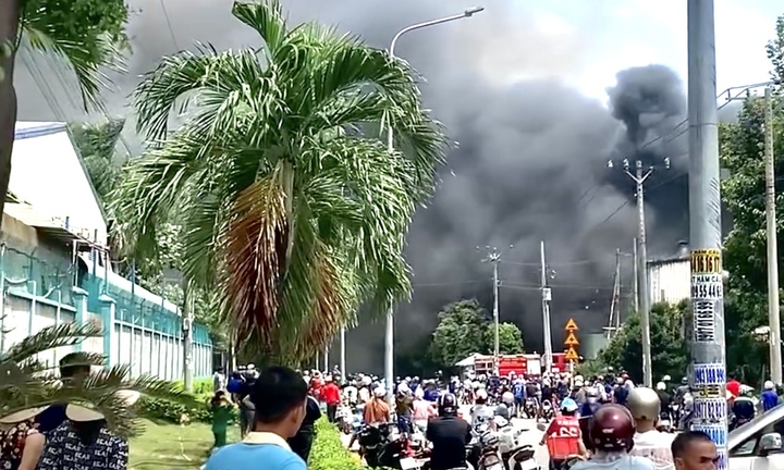 Lại cháy công ty gỗ ở Bình Dương