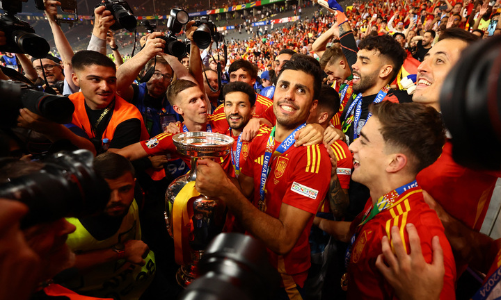 Tây Ban Nha vô địch EURO 2024: 'Đôi cánh thiên thần' tạo nên kỷ lục