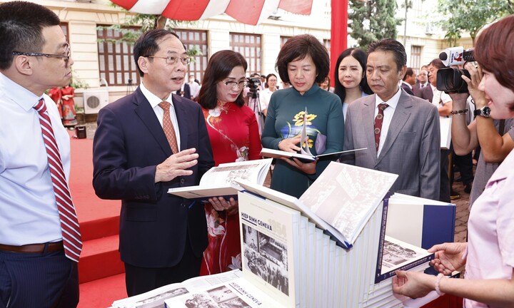 Tái hiện Hiệp định Geneva lịch sử qua hơn 250 tư liệu ảnh quý