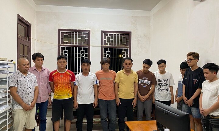 Quảng Nam: Triệt phá 3 đường dây cá độ bóng đá, tạm giam 11 người