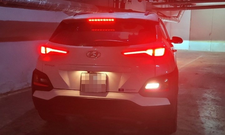 Ô tô lùi xe không bật tín hiệu xi-nhan báo trước bị phạt bao nhiêu tiền?