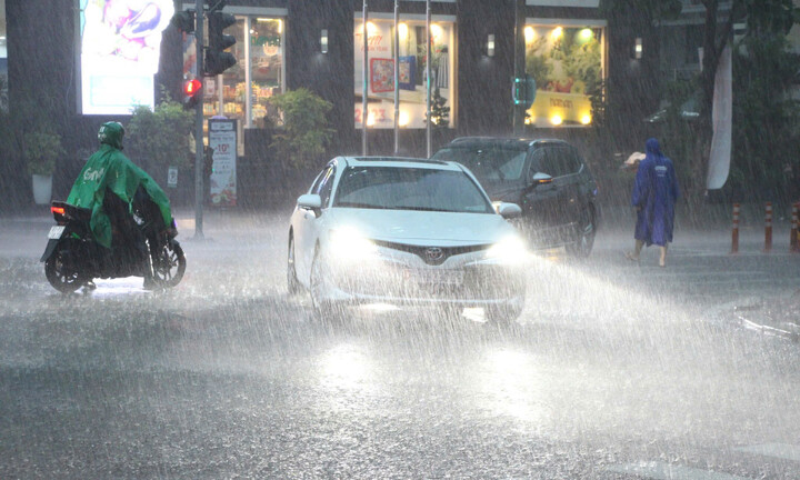 Cảnh báo mưa lớn diện rộng ở Nam Bộ, có nơi trên 120mm