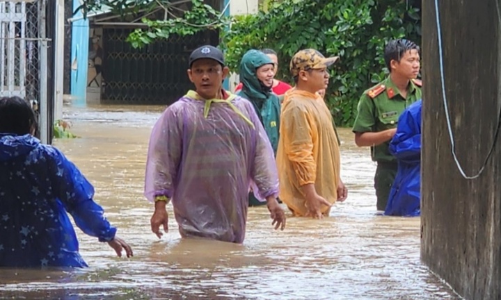 Phú Quốc ngập nặng cục bộ sau mưa lớn: Chuyên gia lý giải