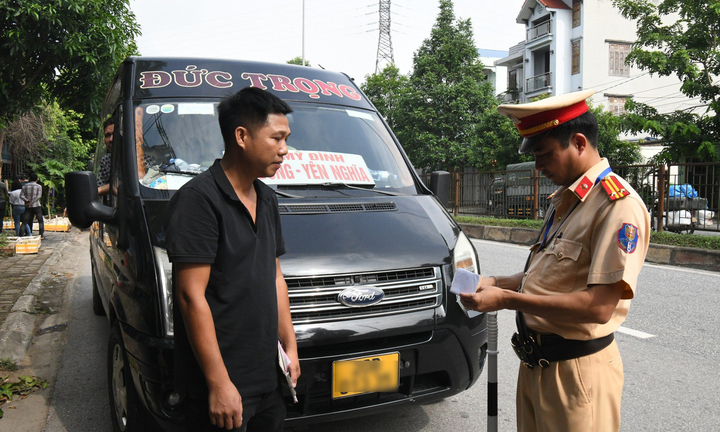 Ô tô chuyển hướng không nhường đường bị phạt bao nhiêu tiền?