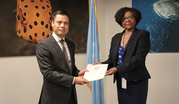 Việt Nam nộp Đệ trình Ranh giới thềm lục địa mở rộng ngoài 200 hải lý