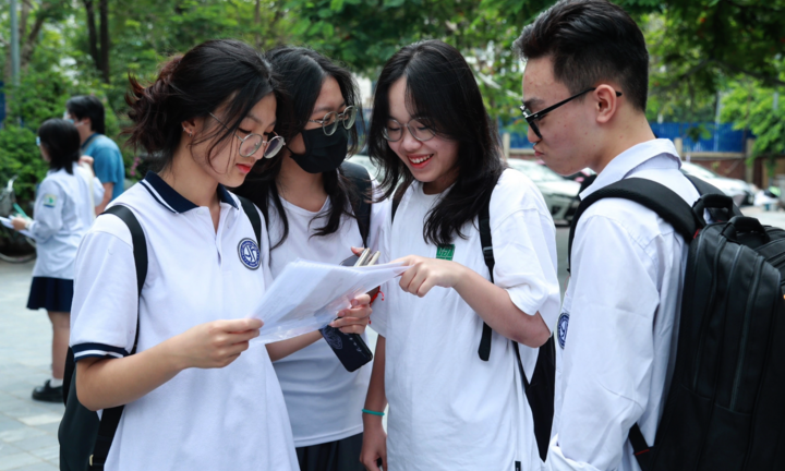 Xếp hạng 10 trường THPT ở Hà Nội có điểm thi tốt nghiệp 2024 cao nhất từng môn