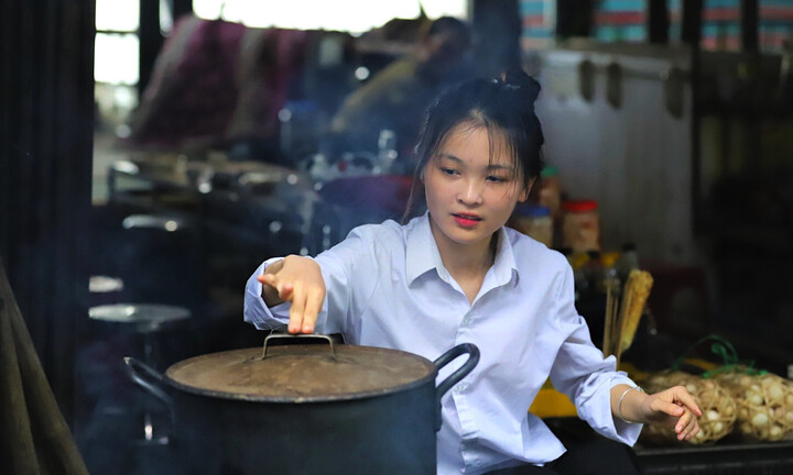 Nữ sinh bán hàng trên đèo Đá Trắng đạt 3 điểm 10 thi tốt nghiệp THPT