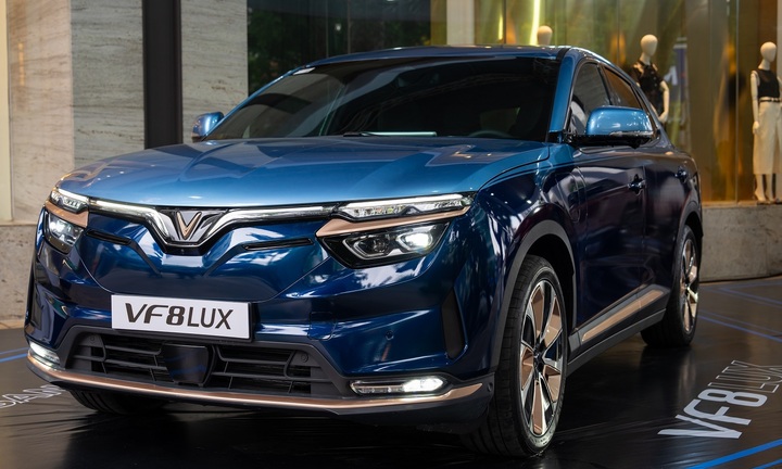 Cận cảnh VF 8 Lux Hỏa long độc bản dành cho 888 khách hàng đầu tiên đặt mua