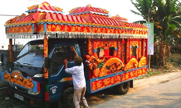 Xe tang có được quyền ưu tiên vượt đèn đỏ?