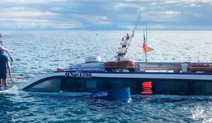 Cano chìm ở đảo Cù Lao Chàm, 23 người thoát chết