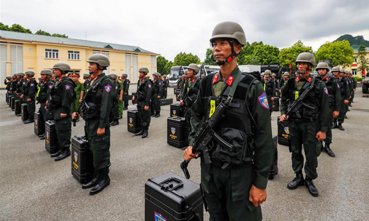 Cảnh sát cơ động Việt Nam diễn tập chung chống khủng bố tại Trung Quốc