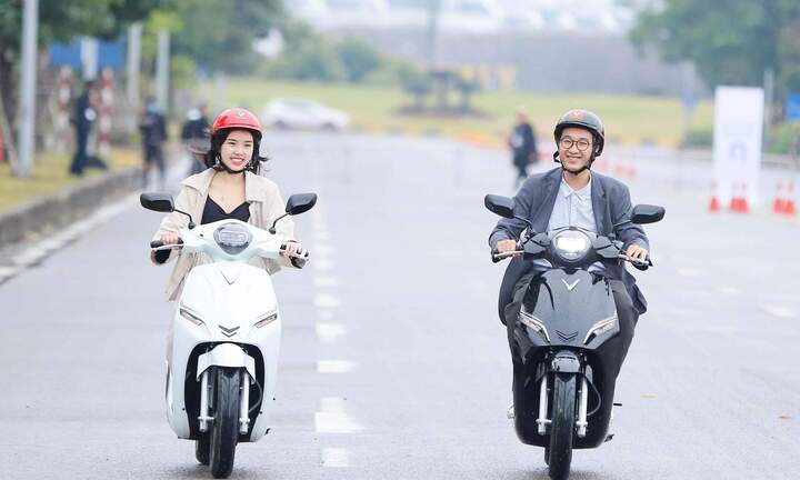 Có nên đổi xe xăng sang xe máy điện?