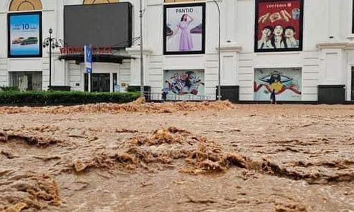 Lũ cuồn cuộn đổ về, người Sơn La thâu đêm chạy lụt