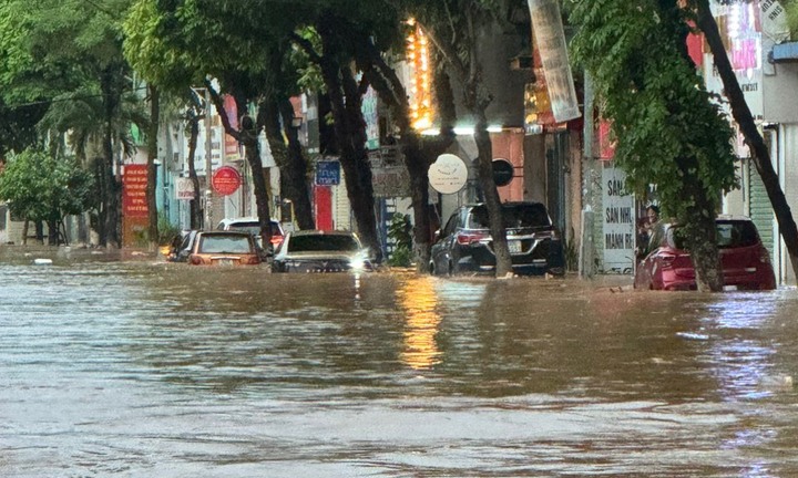 Mưa lớn suốt đêm, Sơn La chìm trong biển nước