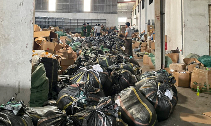 Chuyển công an điều tra kho hàng giả hơn 1,4 tỷ đồng ở Bắc Giang