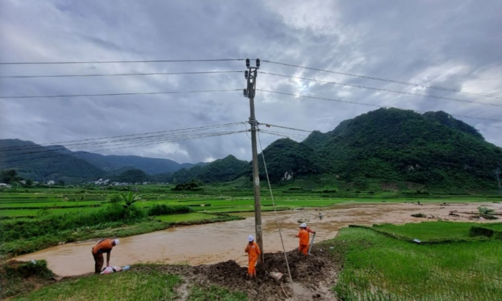 PC Sơn La cấp điện trở lại cho hơn 15.000 khách hàng bị ảnh hưởng bởi mưa lũ