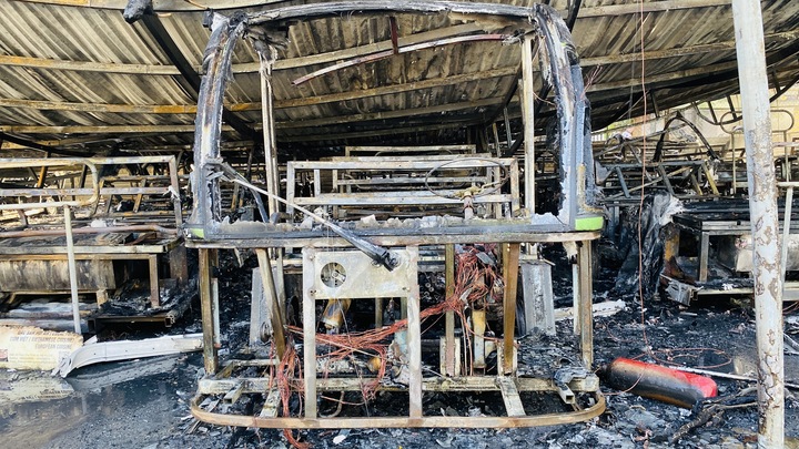 Cận cảnh 21 chiếc xe điện du lịch bị thiêu rụi ở Hội An