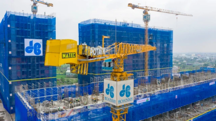 Cổ phiếu bị hủy niêm yết trên HoSE vì lỗ nặng, Tập đoàn Hòa Bình nói gì?