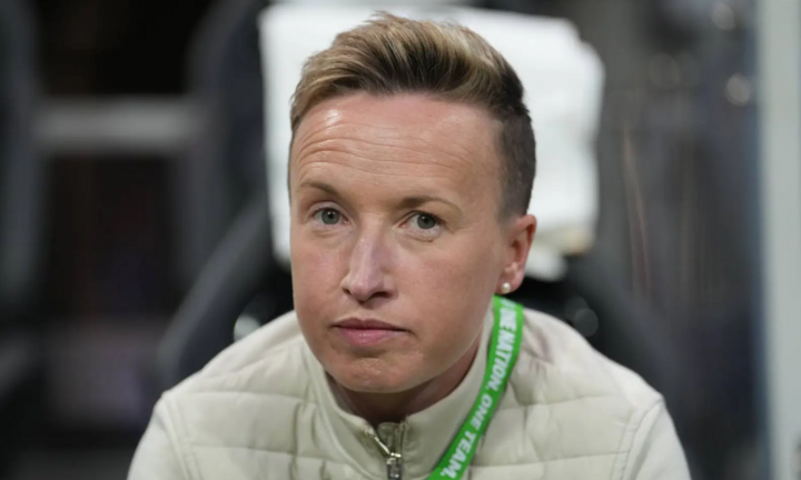 Tuyển nữ Canada bị trừ 6 điểm, HLV nhận án cấm hành nghề 1 năm