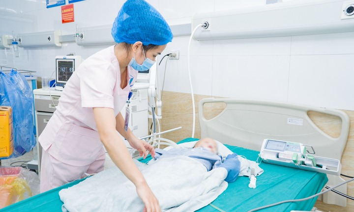 Bé 10 tháng tuổi phải cắt đại tràng vì căn bệnh rất phổ biến ở trẻ em