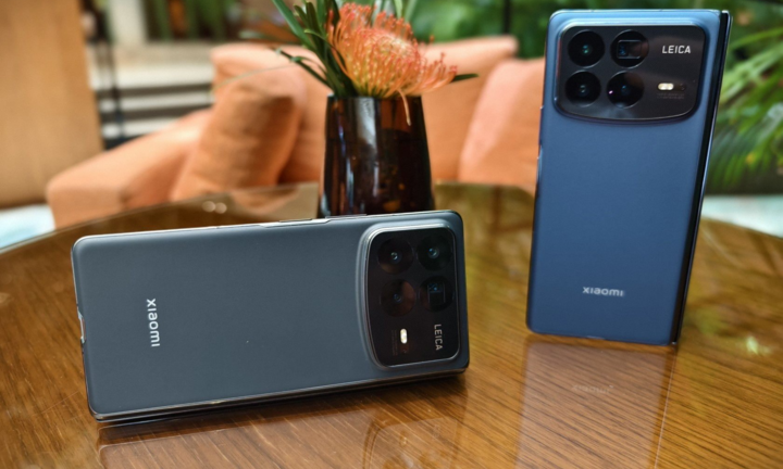 'Lột vỏ' Xiaomi gập, giá linh kiện thay màn hình 'rẻ như đồ chơi'