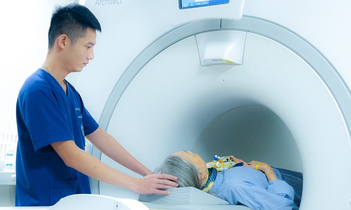 Nhiều bác sĩ BV Bạch Mai sẵn sàng đóng cửa phòng khám để làm thêm giờ tại viện