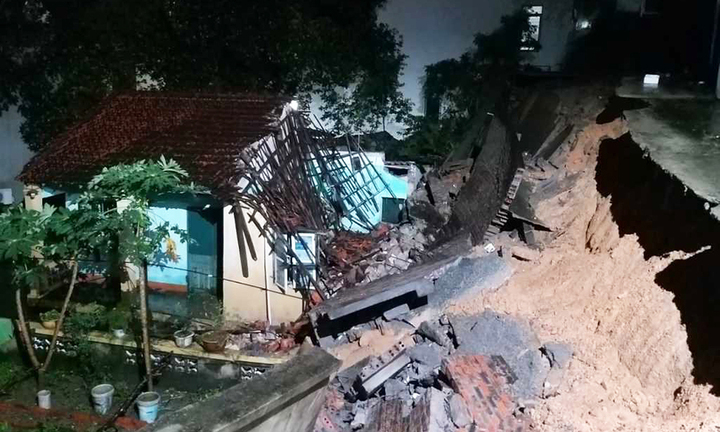 Dự báo thời tiết tháng 8: Bắc Bộ, Nam Bộ nhiều ngày hứng mưa, có đợt mưa to diện rộng