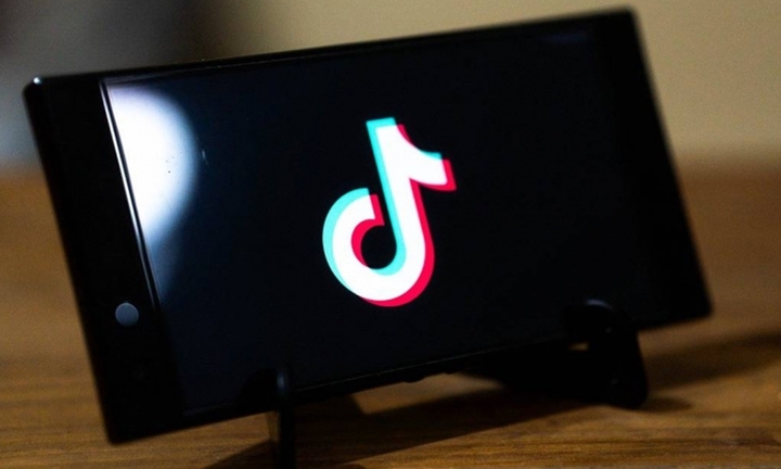 Thiếu nữ lên cơn động kinh 120 lần/ngày, bác sỹ nói do xem nhiều TikTok