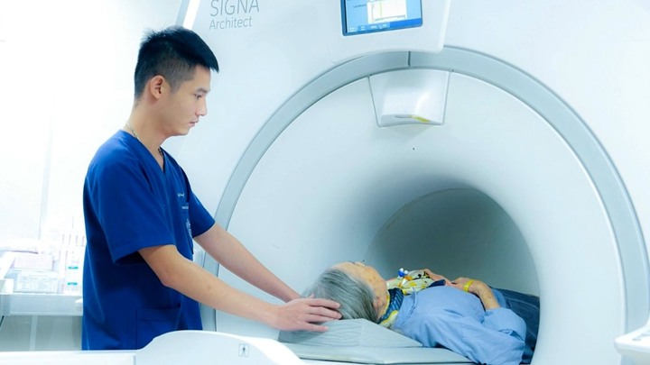  Hơn 2000 bác sĩ bệnh viện Bạch Mai sẵn sàng làm thêm giờ phục vụ bệnh nhân