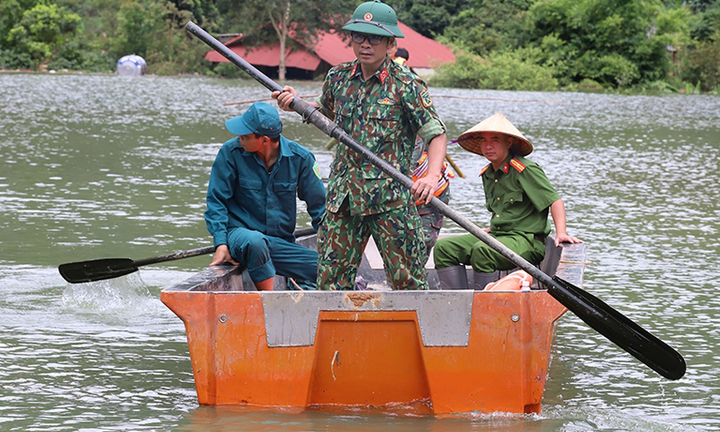 Một tuần sau lũ, 38 hộ dân ở TP Sơn La vẫn ngập sâu trong nước