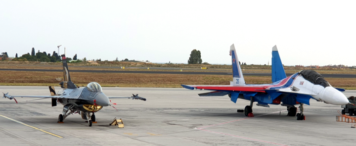 Liệu F-16 Ukraine 'có cửa' trước Su-30 hay Su-35 Nga?