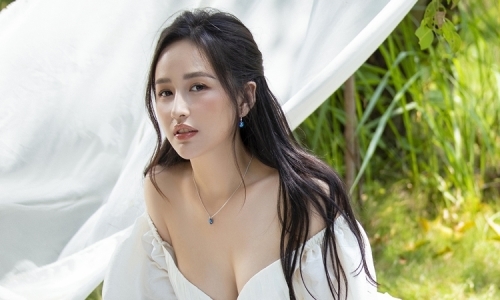 Không vào showbiz, sao Mai Phương Thuý vẫn 'hot' sau 18 năm đăng quang Hoa hậu?