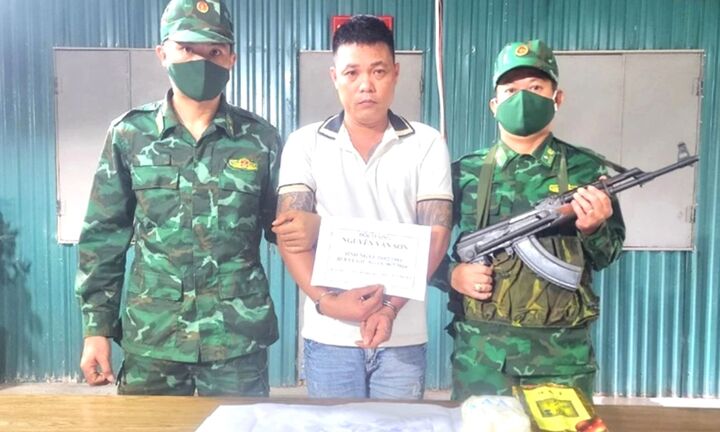 Bắt 2 tài xế container vận chuyển ma túy từ Lào về Việt Nam 