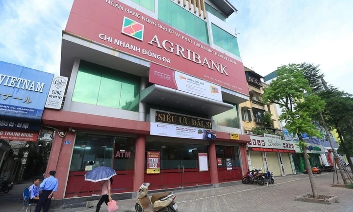 Ngân hàng quốc doanh đầu tiên tăng lãi suất tiết kiệm sau gần 2 năm