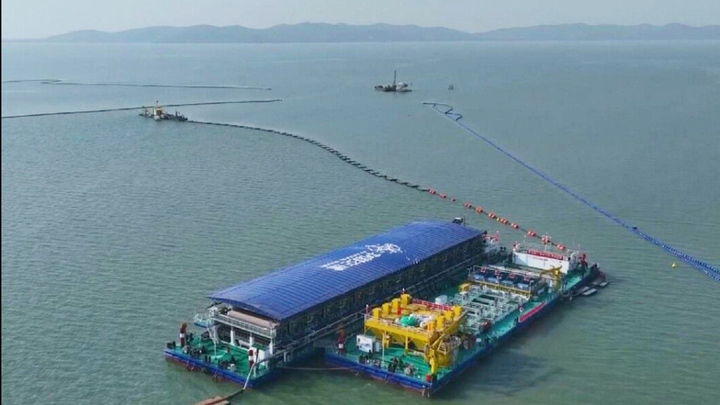 Tàu thông minh chỉ cần một ngày để nạo vét 5.000m3 chất cặn