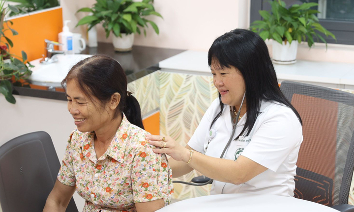 Ngày đầu BV Bạch Mai khám tới 21h, người dân không phải xếp hàng chen chúc