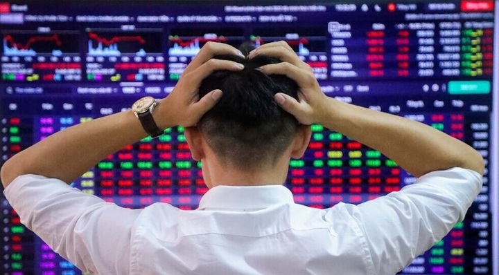 Sau phiên lao dốc, chứng khoán hôm nay có giảm tiếp, nhà đầu tư nên làm gì?