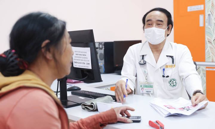 Bác sĩ Bệnh viện Bạch Mai sẵn sàng khám buổi tối cho tới khi hết bệnh nhân