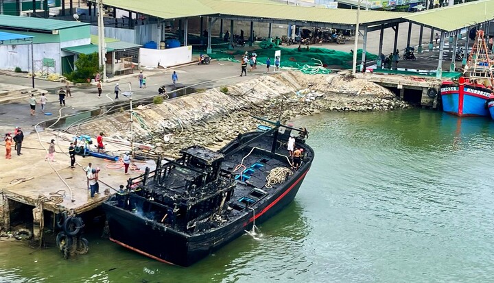 Nguyên nhân 4 tàu cá bốc cháy tại cảng Ninh Chữ