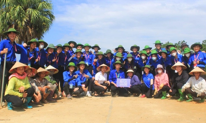 Những 'chiến sĩ' áo xanh giúp người dân chuyển đổi xanh