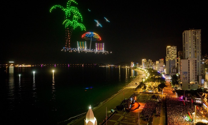 Lễ hội Vịnh ánh sáng quốc tế 2024 - bước tiến mới du lịch xanh Nha Trang