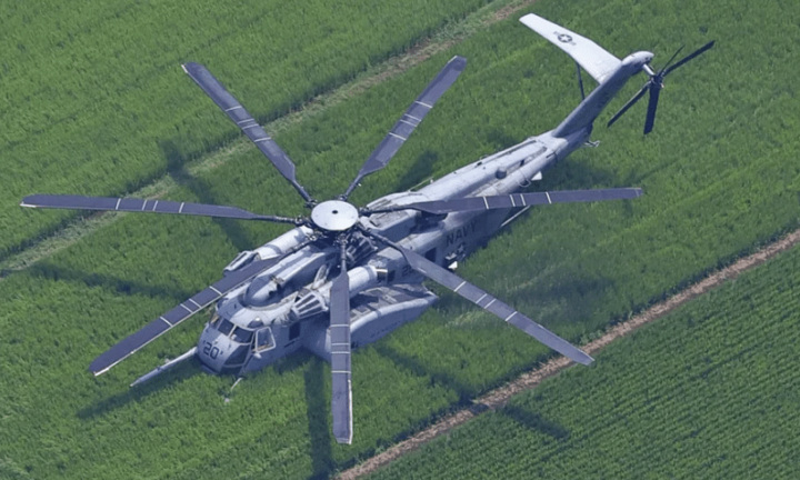 Trực thăng hải quân Mỹ hạ cánh khẩn cấp xuống ruộng lúa Nhật Bản