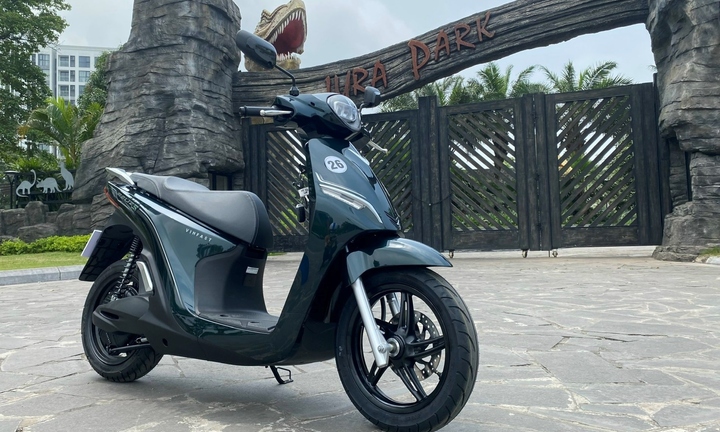 So sánh xe máy xăng và điện, loại nào tiết kiệm chi phí hơn?