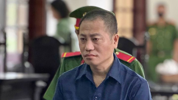 Người tự xưng 'Đại đức Thích Tâm Phúc' bật khóc khi hầu toà, bị phạt 8 năm tù