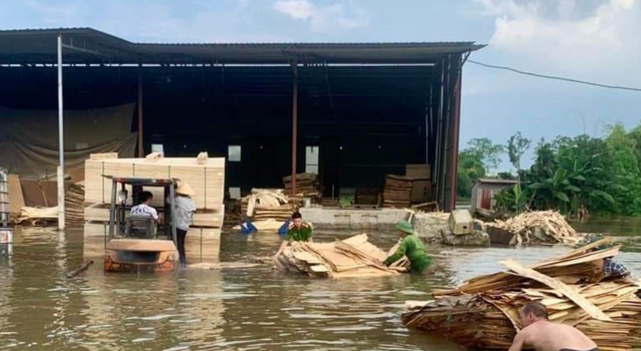 Thủy điện Thác Bà xả lũ gây ngập nhiều nhà dân, xưởng sản xuất ở Yên Bái