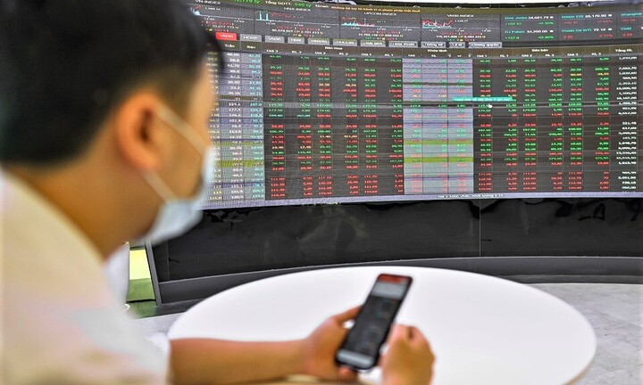 Chứng khoán sụt giảm, số tài khoản cá nhân mở mới vẫn tăng đột biến