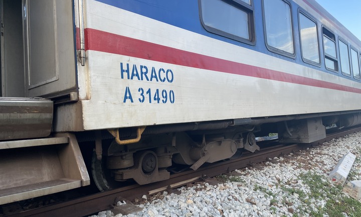 Tàu SE2 trật bánh, tuyến đường sắt Bắc - Nam tê liệt tạm thời