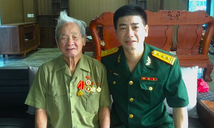 Người lính thông tin với đam mê viết báo