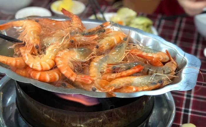 Ăn tôm cá hấp bia, có tạo nồng độ cồn trong hơi thở?