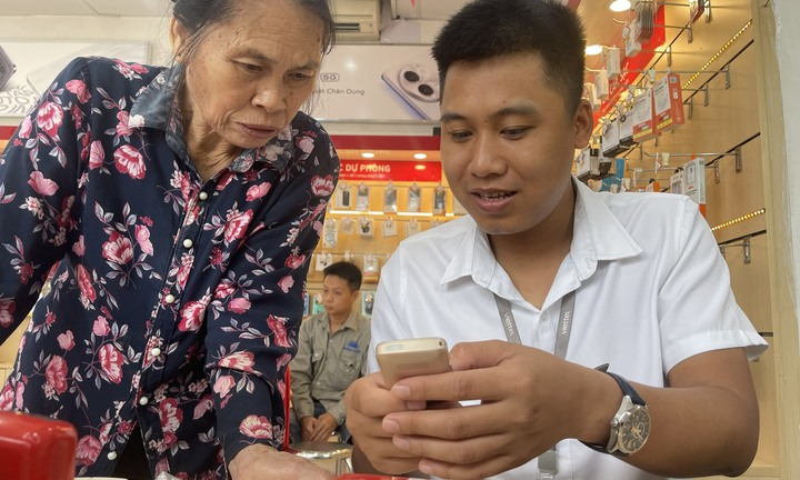 Người già vẫn có thể dùng điện thoại 'cục gạch' chạy băng tần 4G